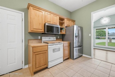 Welcome home to this well maintained 3-bedroom, 2-bathroom home - photo 17