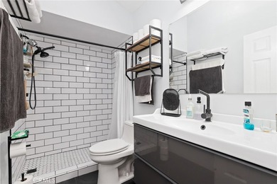 Welcome to Lacy Place, where comfort, convenience, and style - photo 19