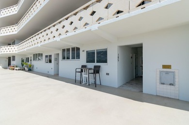 Owner offers a very competitive price. Outstanding 2/2 unit with - photo 27