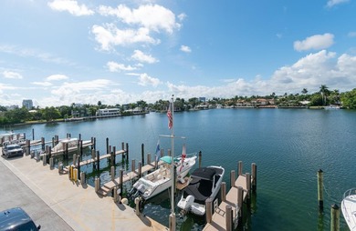 Owner offers a very competitive price. Outstanding 2/2 unit with - photo 29