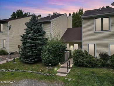 Lake Wallenpaupack Townhome/Townhouse For Sale in Hawley Pennsylvania