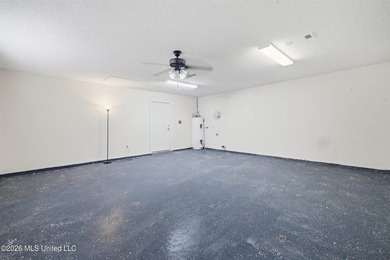 Welcome home to this well maintained 3-bedroom, 2-bathroom home - photo 37