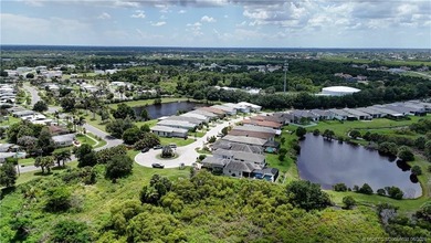 Pool, lake, cul-de-sac and all in a gated community. What more - photo 38