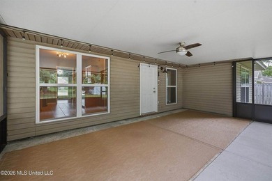 Welcome home to this well maintained 3-bedroom, 2-bathroom home - photo 42