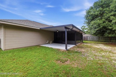 Welcome home to this well maintained 3-bedroom, 2-bathroom home - photo 44