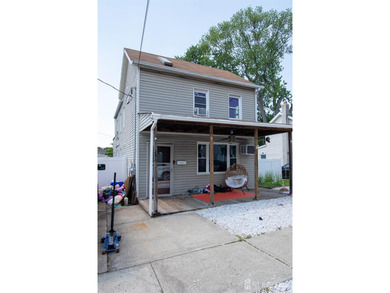 Charming 3-bedroom, 1.5-bath colonial offering a great - photo 1