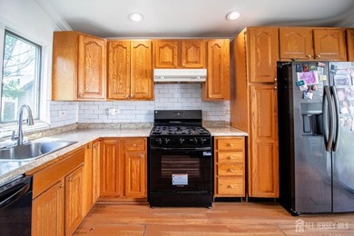Charming 3-bedroom, 1.5-bath colonial offering a great - photo 6
