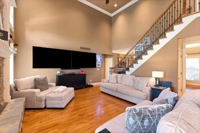 Welcome to this stunning 5-bedroom, 4.5-bathroom home located in - photo 15