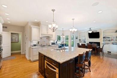 Welcome to this stunning 5-bedroom, 4.5-bathroom home located in - photo 18