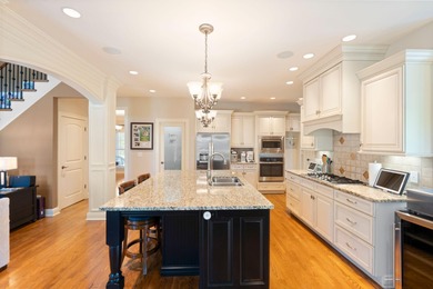 Welcome to this stunning 5-bedroom, 4.5-bathroom home located in - photo 21