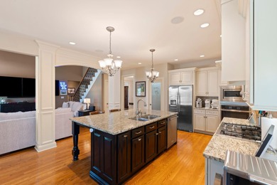 Welcome to this stunning 5-bedroom, 4.5-bathroom home located in - photo 22