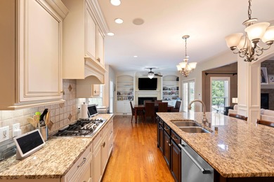 Welcome to this stunning 5-bedroom, 4.5-bathroom home located in - photo 23