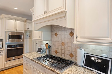 Welcome to this stunning 5-bedroom, 4.5-bathroom home located in - photo 26
