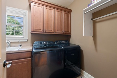 Welcome to this stunning 5-bedroom, 4.5-bathroom home located in - photo 30