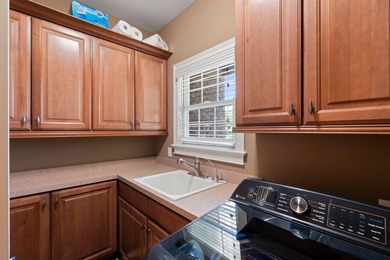 Welcome to this stunning 5-bedroom, 4.5-bathroom home located in - photo 31