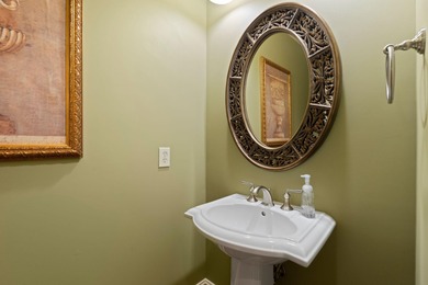 Welcome to this stunning 5-bedroom, 4.5-bathroom home located in - photo 32