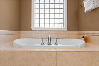 Welcome to this stunning 5-bedroom, 4.5-bathroom home located in - photo 38