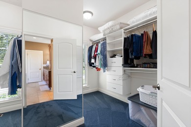 Welcome to this stunning 5-bedroom, 4.5-bathroom home located in - photo 42