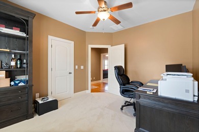 Welcome to this stunning 5-bedroom, 4.5-bathroom home located in - photo 45