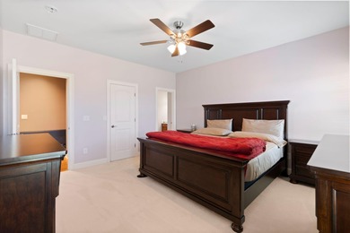 Welcome to this stunning 5-bedroom, 4.5-bathroom home located in - photo 49