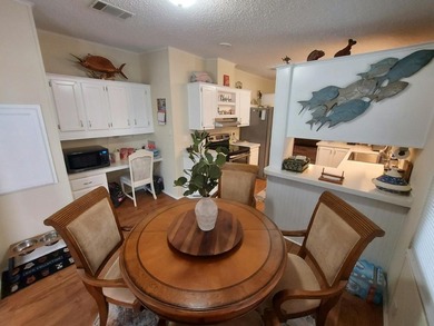 This home is a beautiful 2/2 with a Den / Bonus Room. Lots of - photo 3