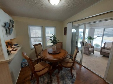 This home is a beautiful 2/2 with a Den / Bonus Room. Lots of - photo 4