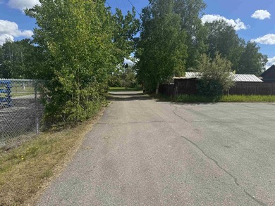 4 unit office in the heart of Fairbanks on heavily trafficked - photo 4