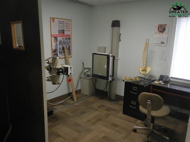 4 unit office in the heart of Fairbanks on heavily trafficked - photo 9