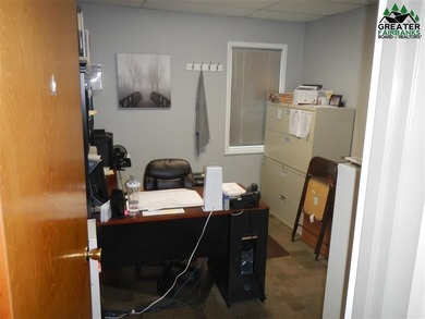 4 unit office in the heart of Fairbanks on heavily trafficked - photo 10