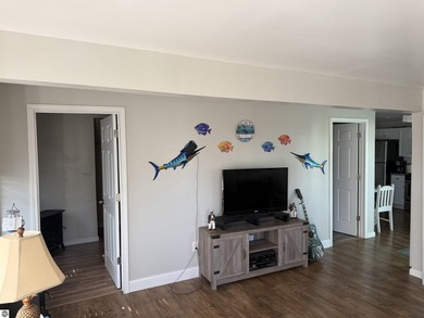 2 Bedroom, 1 Bathroom beautiful home with deeded access to - photo 12