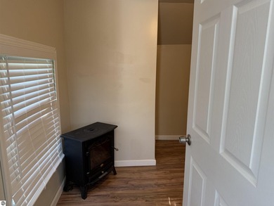 2 Bedroom, 1 Bathroom beautiful home with deeded access to - photo 15