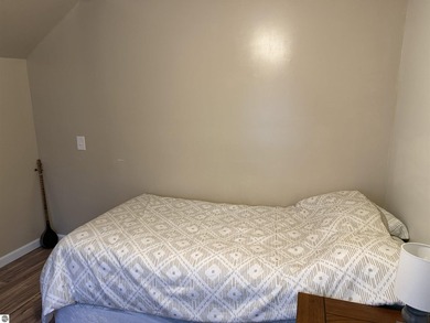2 Bedroom, 1 Bathroom beautiful home with deeded access to - photo 16