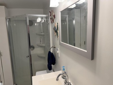 2 Bedroom, 1 Bathroom beautiful home with deeded access to - photo 17