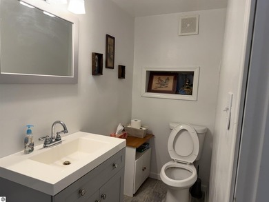 2 Bedroom, 1 Bathroom beautiful home with deeded access to - photo 18