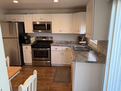 2 Bedroom, 1 Bathroom beautiful home with deeded access to - photo 19