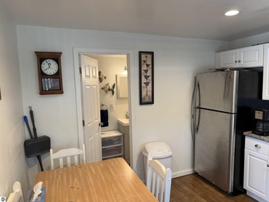 2 Bedroom, 1 Bathroom beautiful home with deeded access to - photo 20