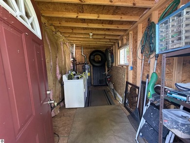 2 Bedroom, 1 Bathroom beautiful home with deeded access to - photo 22