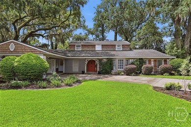 Beneath a canopy of majestic live oaks draped in Spanish moss - photo 1