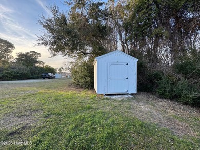 This stunning 3-bedroom, 2-full-bathroom manufactured home - photo 8