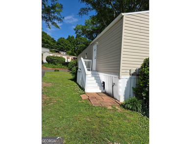 Lake Lanier Mobile Home Community - Move-In Ready Lakefront Home - photo 11