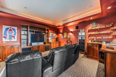 This timeless custom home located in Broken Top is quietly - photo 11