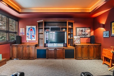 This timeless custom home located in Broken Top is quietly - photo 12