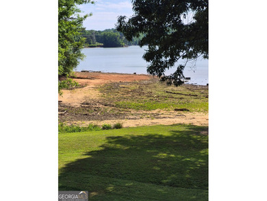 Lake Lanier Mobile Home Community - Move-In Ready Lakefront Home - photo 13