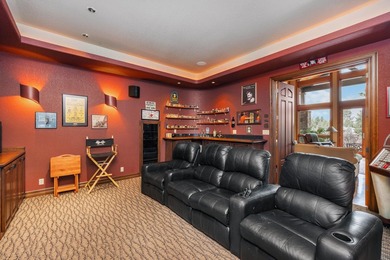 This timeless custom home located in Broken Top is quietly - photo 13