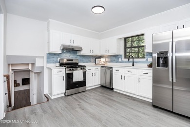 Stunning newly renovated white brick home in DOWNTOWN GOLF CART - photo 14