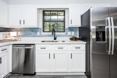 Stunning newly renovated white brick home in DOWNTOWN GOLF CART - photo 15