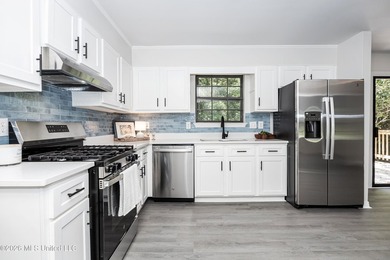 Stunning newly renovated white brick home in DOWNTOWN GOLF CART - photo 16