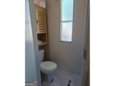 Lake Lanier Mobile Home Community - Move-In Ready Lakefront Home - photo 19