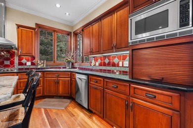 This timeless custom home located in Broken Top is quietly - photo 19