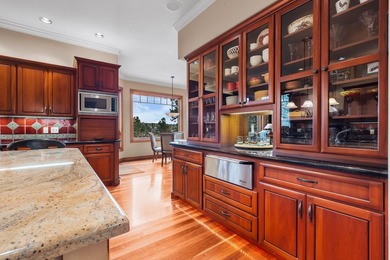This timeless custom home located in Broken Top is quietly - photo 24